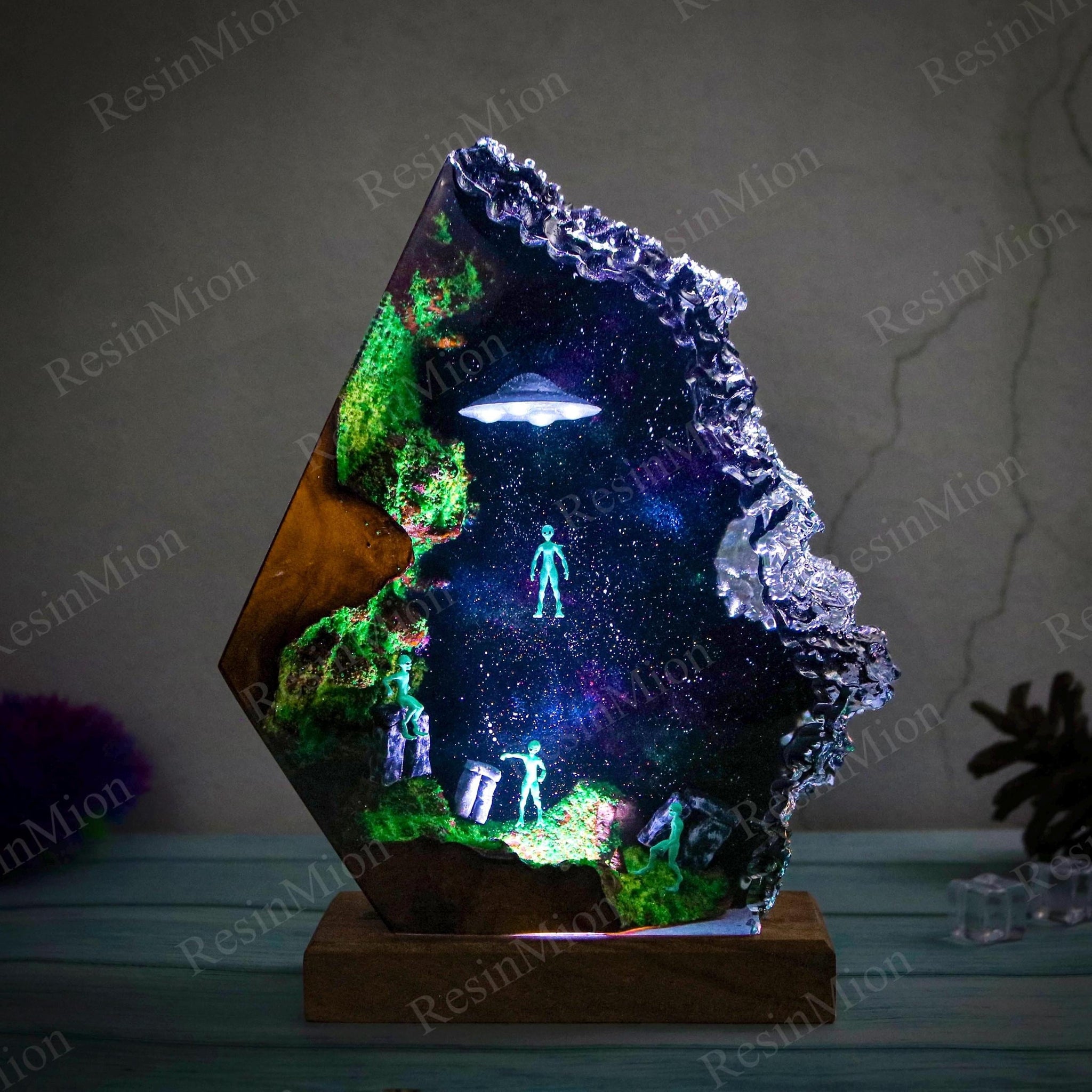 Handmade Sci-Fi Resin Night Light - Green Alien UFO Diorama