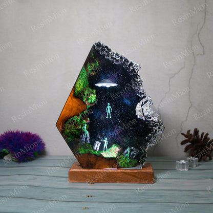 Handmade Sci-Fi Resin Night Light - Green Alien UFO Diorama