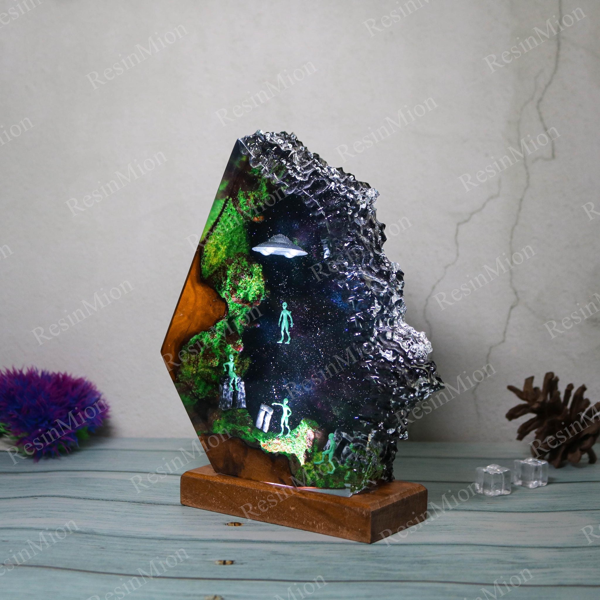 Handmade Sci-Fi Resin Night Light - Green Alien UFO Diorama