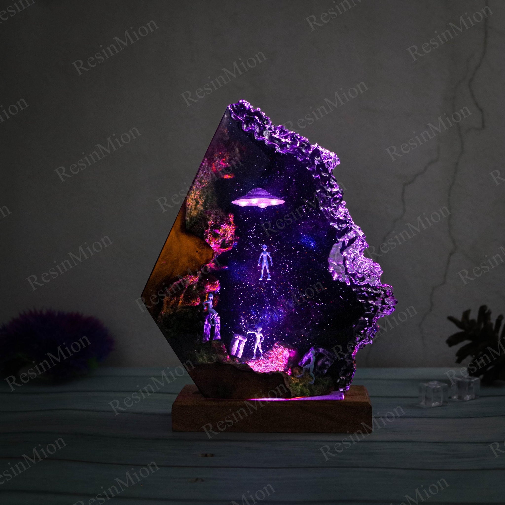 Handmade Sci-Fi Resin Night Light - Green Alien UFO Diorama