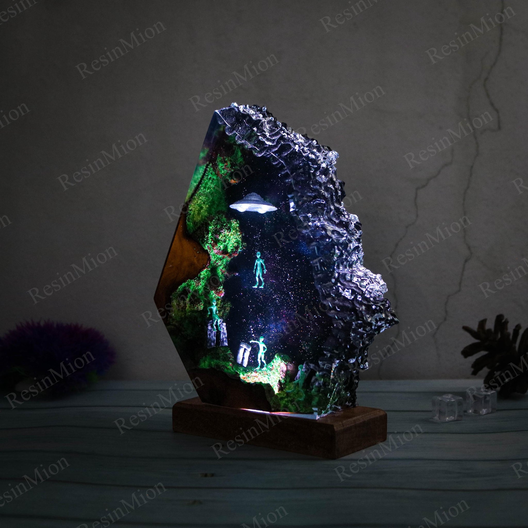 Handmade Sci-Fi Resin Night Light - Green Alien UFO Diorama